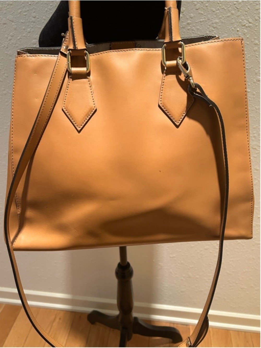 Women's A Bellucci Tan Leather Satchel made in Italy 14 x 11 x 6 - Picture 5 of 15